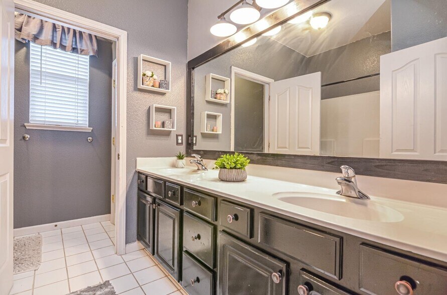 Building Photo - 8408 Arrowroot Cir