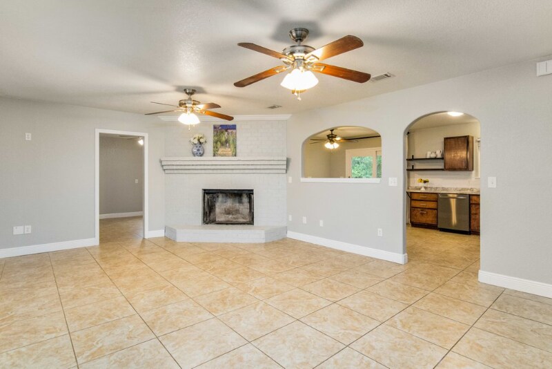 Building Photo - 4998 Carlyn Dr