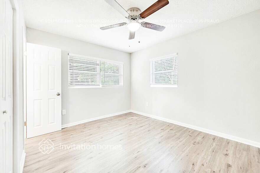 Building Photo - 5506 Perrine Dr