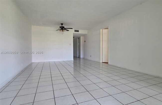 Building Photo - 5510 N Lakewood Cir