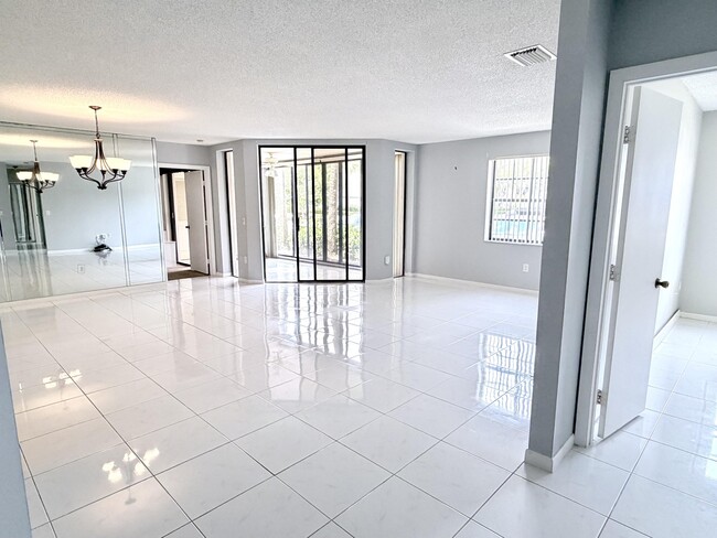 Building Photo - 5136 Floria Dr