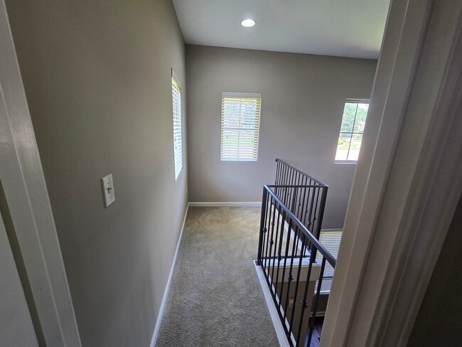 Building Photo - 8949 Poplar Pike
