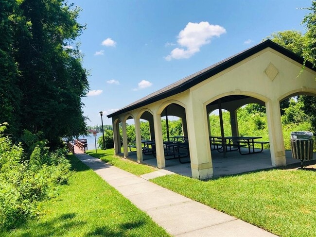 Building Photo - 2740 Oak Park Way