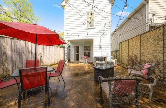 Building Photo - 2065 Peabody Ave