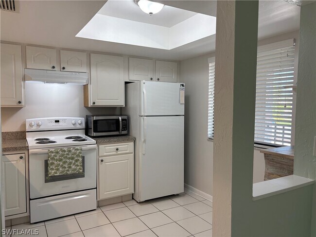 Building Photo - 4912 Tamiami Trl E