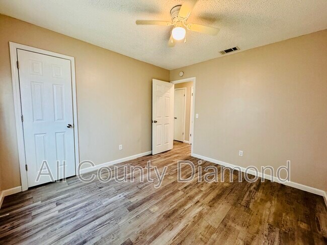 Building Photo - 167 Lauren Ln