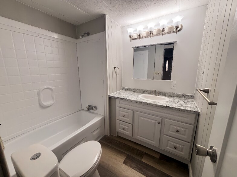 Building Photo - 7115 Timber Ridge Center