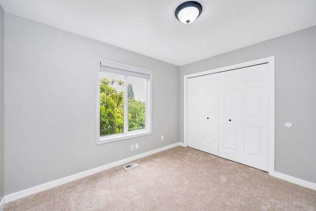 Building Photo - 16742 NW Dublin Ct