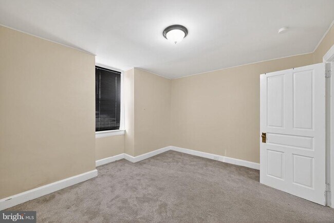 Building Photo - 652 Emerald St