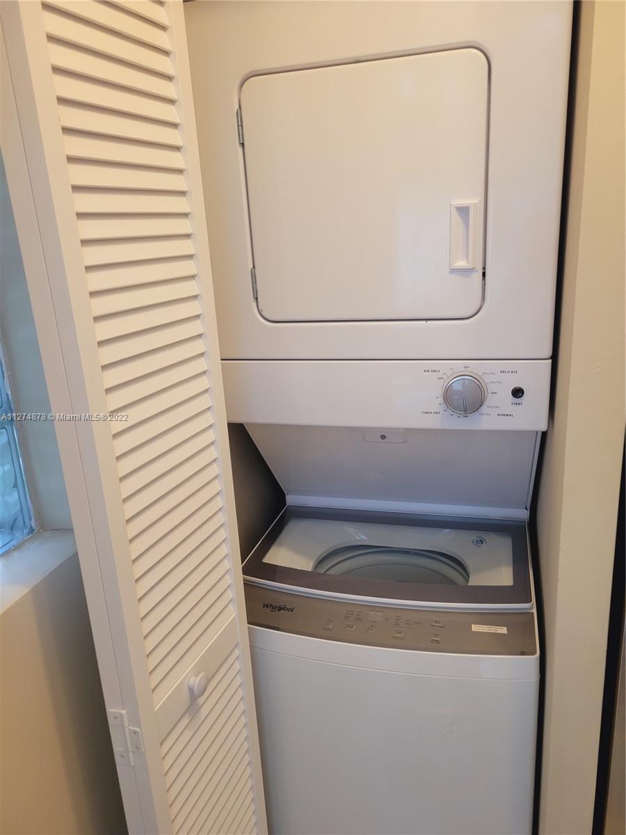 Building Photo - 2504 NW 9th Ln