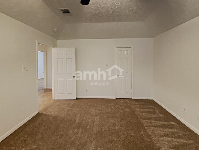 Building Photo - 13307 Montaigne Dr