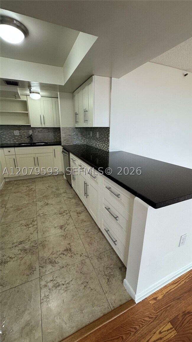 Building Photo - 720 Coral Wy