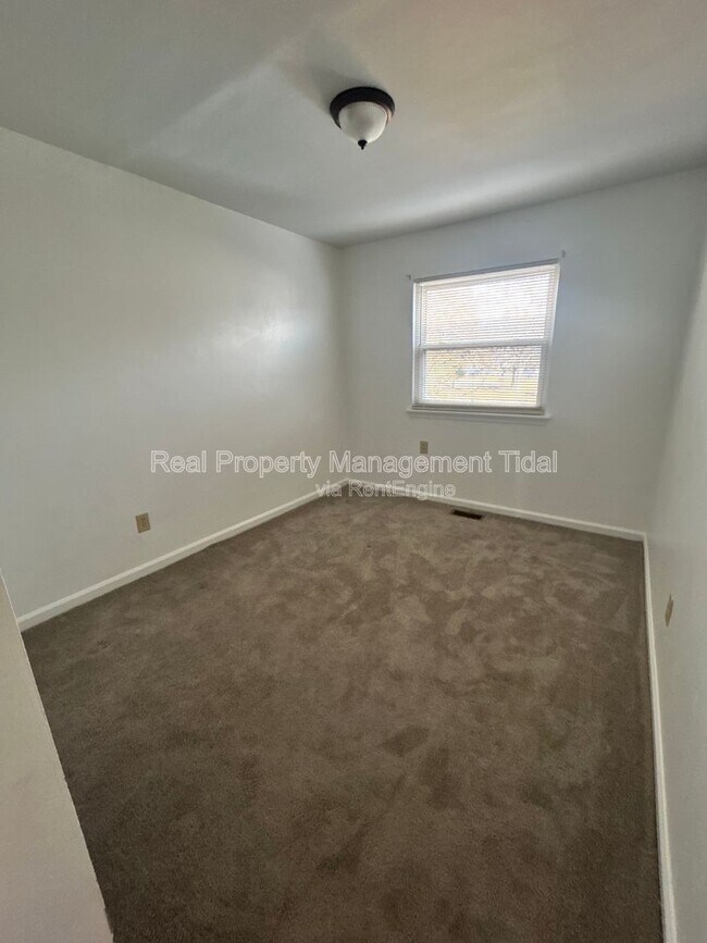 Building Photo - 3204 Wimbledon Way