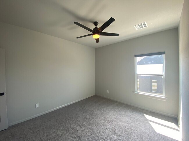 Building Photo - Beautiful contemporary 2-story home with 3 bedrooms and 2 bathrooms in Addison Creek.