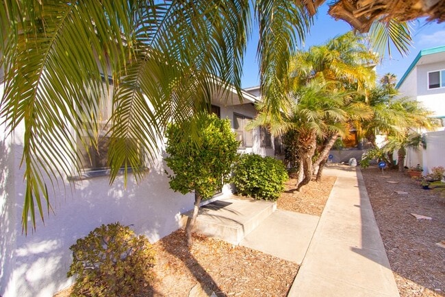 Building Photo - Charming 1 Bed/1 Bath - Just One Block from the Ocean in North Pacific Beach!