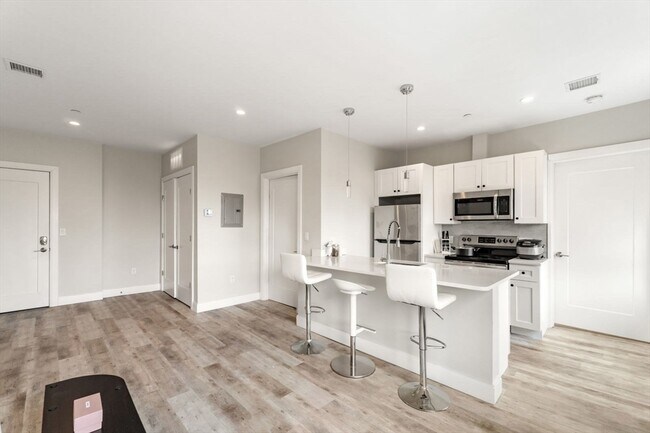 Building Photo - 1457 Tremont St