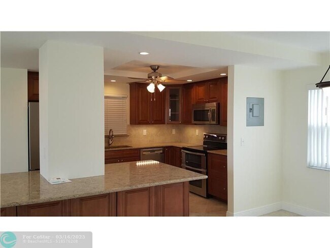 Building Photo - 121 Golden Isles Dr