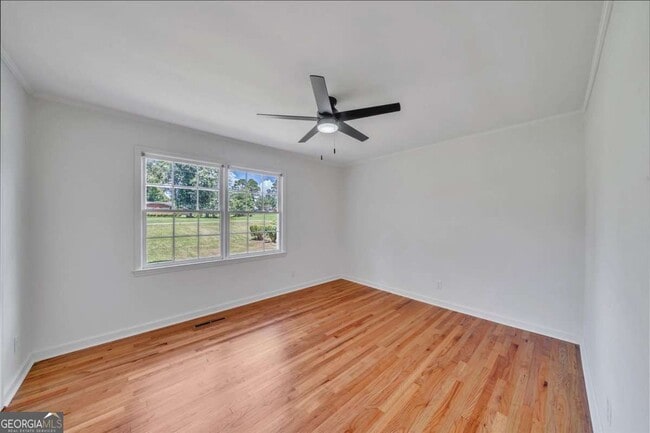 Building Photo - 215 Brookwood Dr