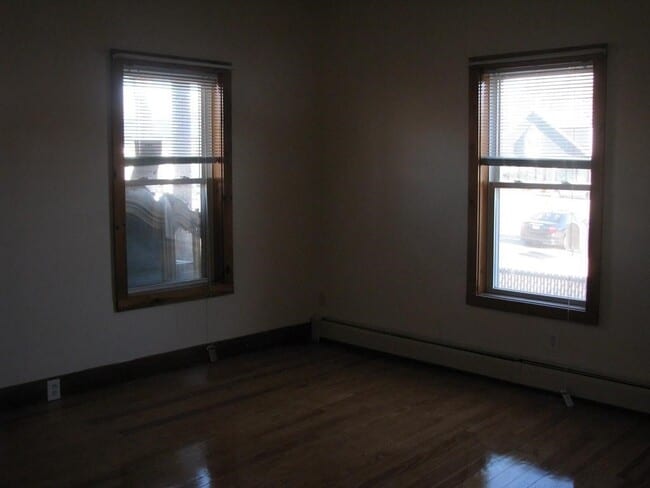 Building Photo - 384 Medford St