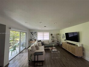 Building Photo - 9392 SW 77th Ave