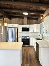 Building Photo - 4 bed, 2.5 bath single family house, Liliha neighborhood.