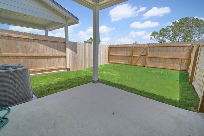 Building Photo - Hunters Ranch Beauty! 3 Bedroom 2 1/2 Bath...