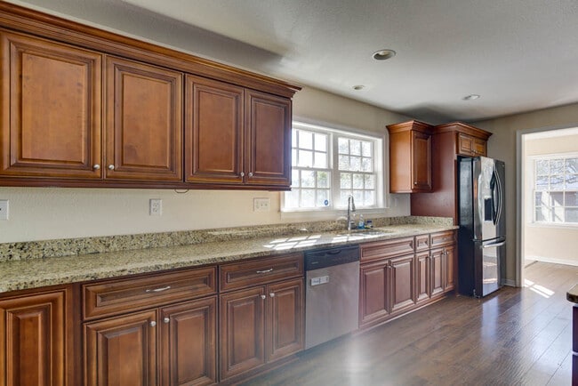 Building Photo - 2 Alden Ave