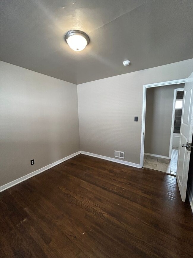 Building Photo - COZY HOME LOCATED CLOSE TO EVERYTHING!