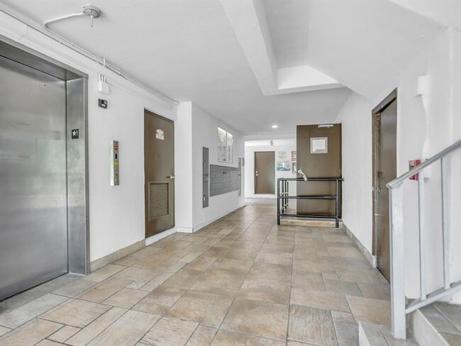 Building Photo - 8601 SW 94th St