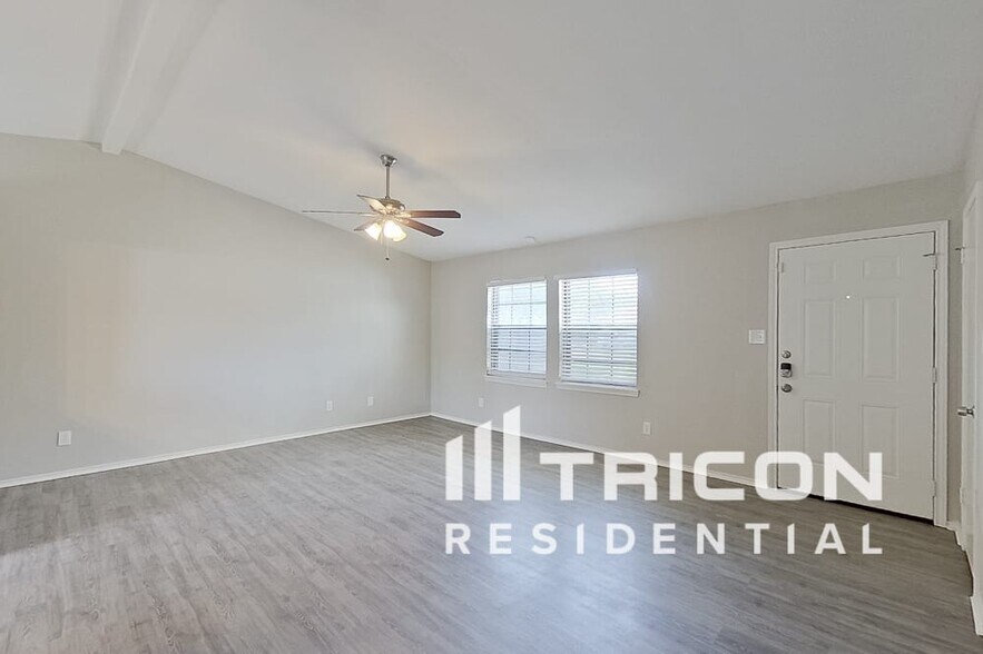 Building Photo - 7940 Bermejo Rd