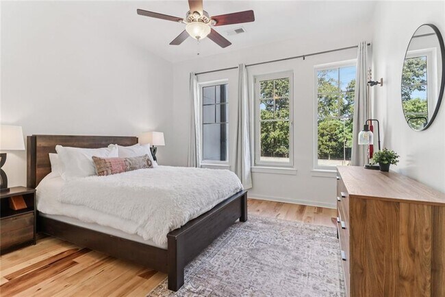 Building Photo - 1430 Dresden Dr NE