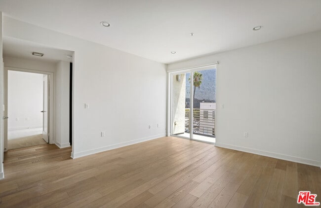 Building Photo - 436 S Virgil Ave
