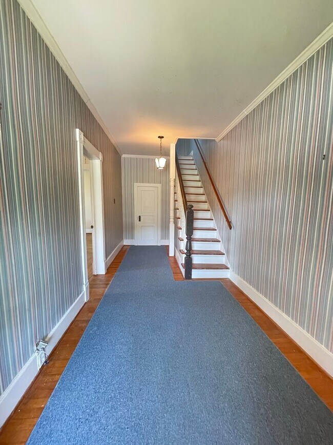 Building Photo - Lawrenceville Home with Lots of Charm and Space