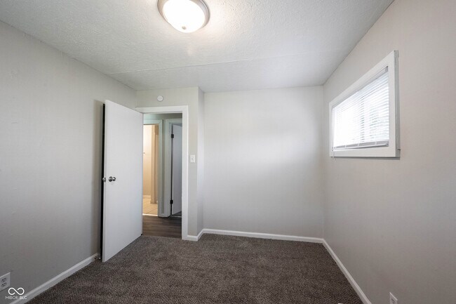 Building Photo - 4840 Leone Dr