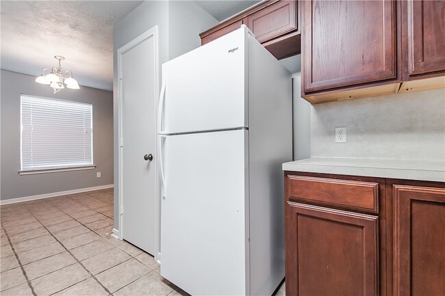 Building Photo - 504 Nelson Ln