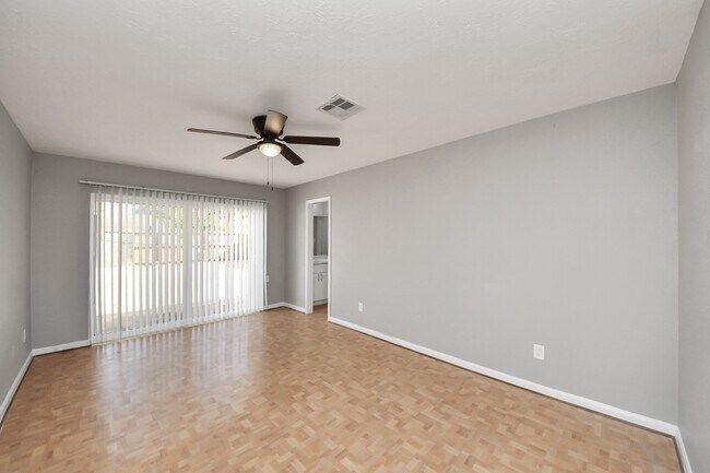 Building Photo - 9222 Sharpview Dr