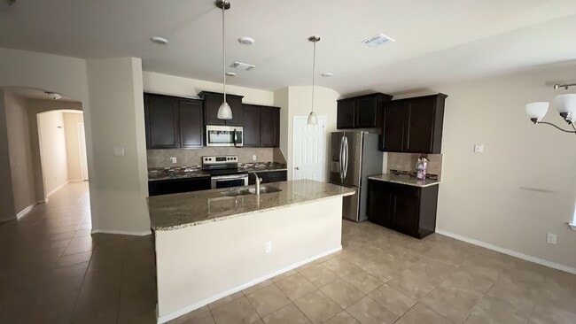 Building Photo - 4 bedroom 2 bathroom house! HOUSING ACCEPTED!