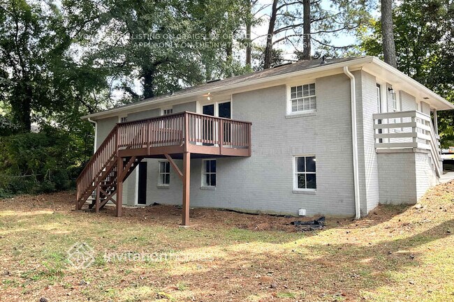 Building Photo - 705 Pinehill Dr