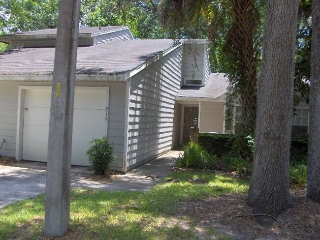 Building Photo - Mill Pond accross from G'ville Health and Fitness