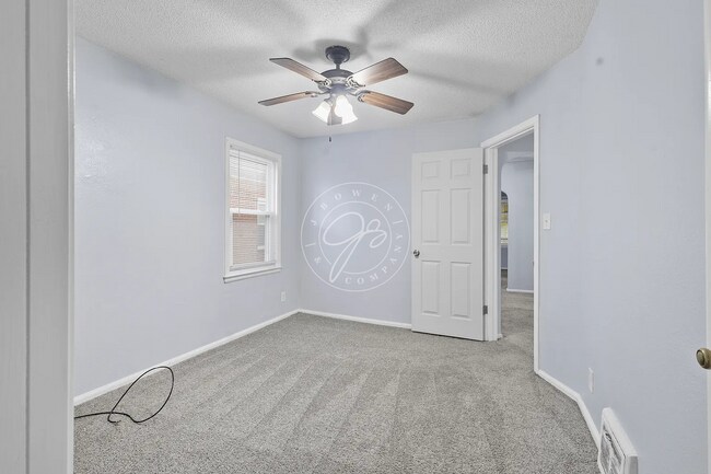 Building Photo - Rare 3-bedroom main-level duplex now available! .