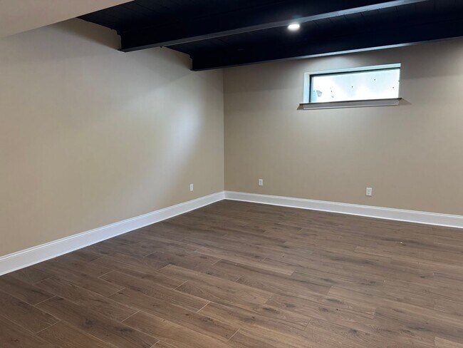 Building Photo - 330 Linden Ave