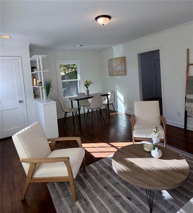 Building Photo - 512 Alpine Way