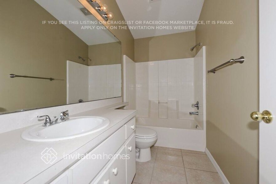 Building Photo - 18220 Birdwater Dr
