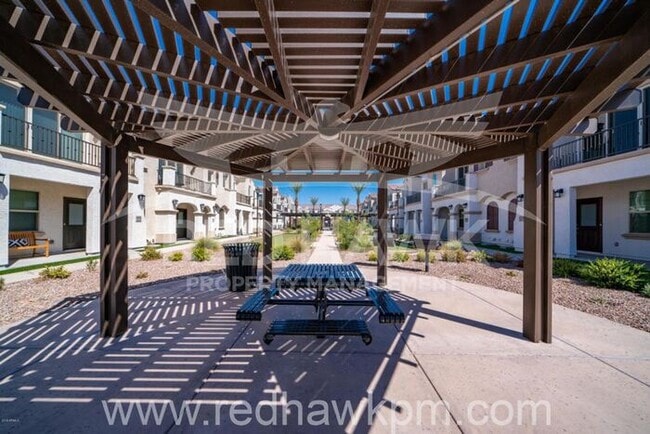 Building Photo - Gorgeous, Modern Three Bedroom, Two Bathro...