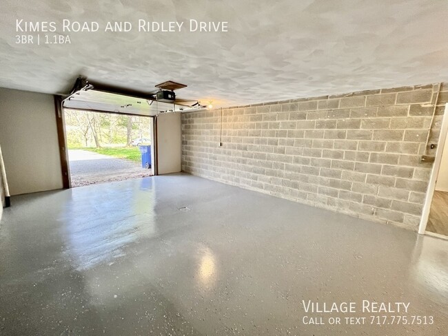 Building Photo - *** Available mid-June! *** Large, remodel...