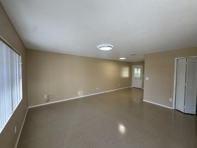 Building Photo - 5222 Bogdonoff Dr