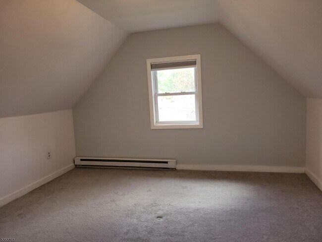 Building Photo - 115 Maolis Ave