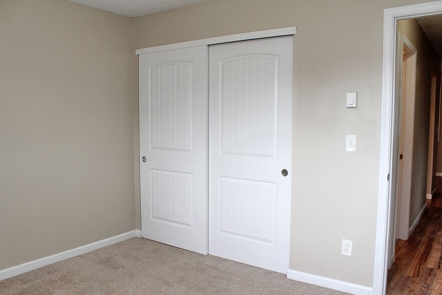 Building Photo - 4609-4609 NE Killingsworth St