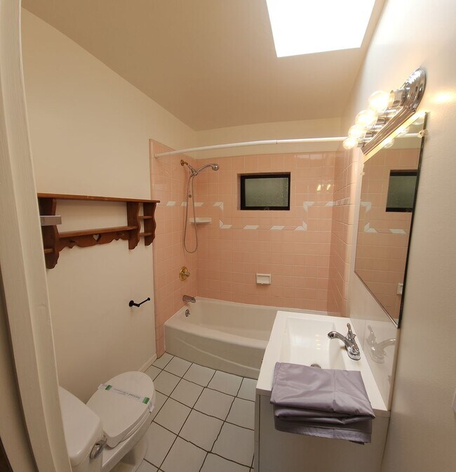 Building Photo - Los Osos Cozy Cottage