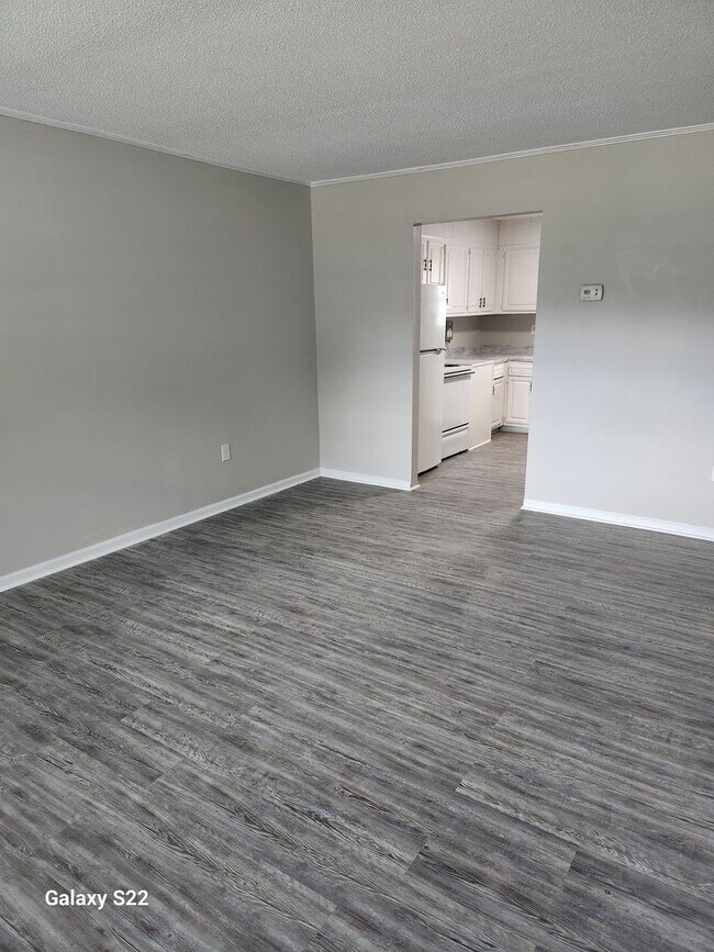 Building Photo - Two Bedroom, One Bath Apartment for Rent